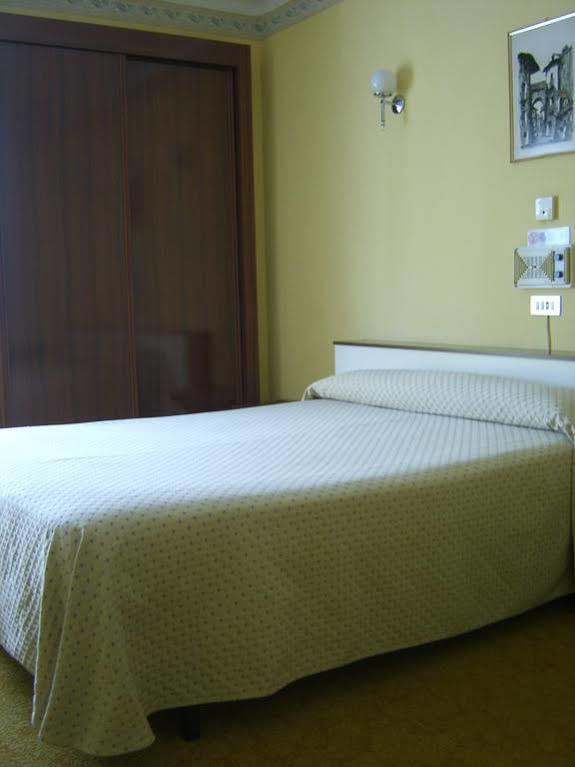 Hotel Puente De Los Santos Tapia De Casariego Luaran gambar